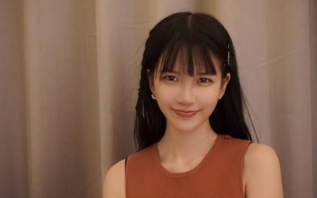 施子怡|知乎美女直播却大翻车！精修照片和直播颜值“毫不相干”，太敢P