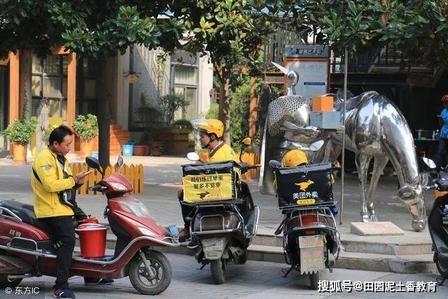 外卖员等餐崩溃砸东西被店家殴打，警方：双方都有错，已和解