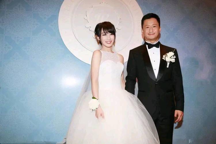 吴京谢楠曝两人恋爱经历,领完证后给岳父打电话,岳父回答成亮点