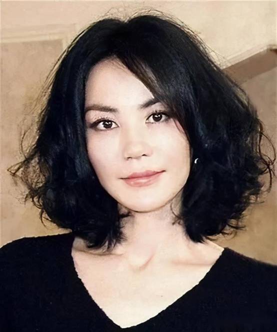 已换女友再当爸?李亚鹏带神秘孕妇现身餐厅