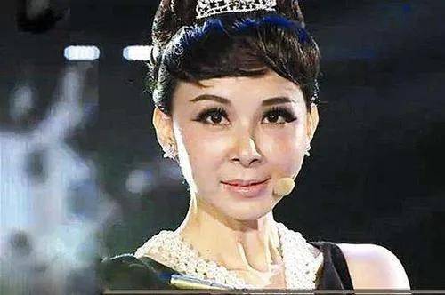 老脸|金晨谈恋爱也太尴尬了！节目组卖力撮合个寂寞……这张不老脸就能胡作非为吗？