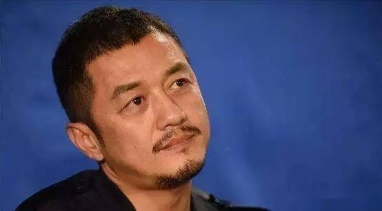 已换女友再当爸?李亚鹏带神秘孕妇现身餐厅