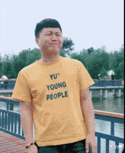 搞笑gif:现在这样的妹子少了,我就佩服你!