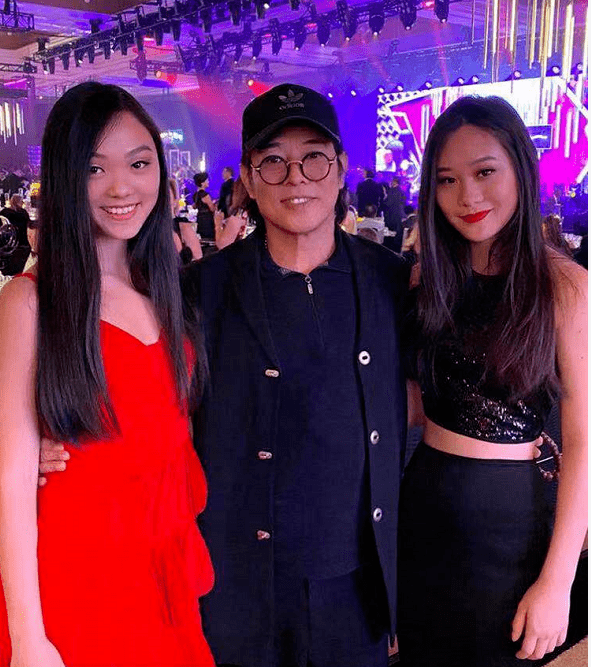 李连杰女儿自曝患抑郁症后晒照,身材遗传妈妈