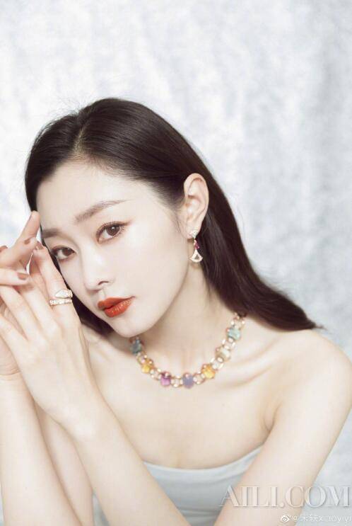 产品|宋轶白成一道光 抓住美白季你也可以