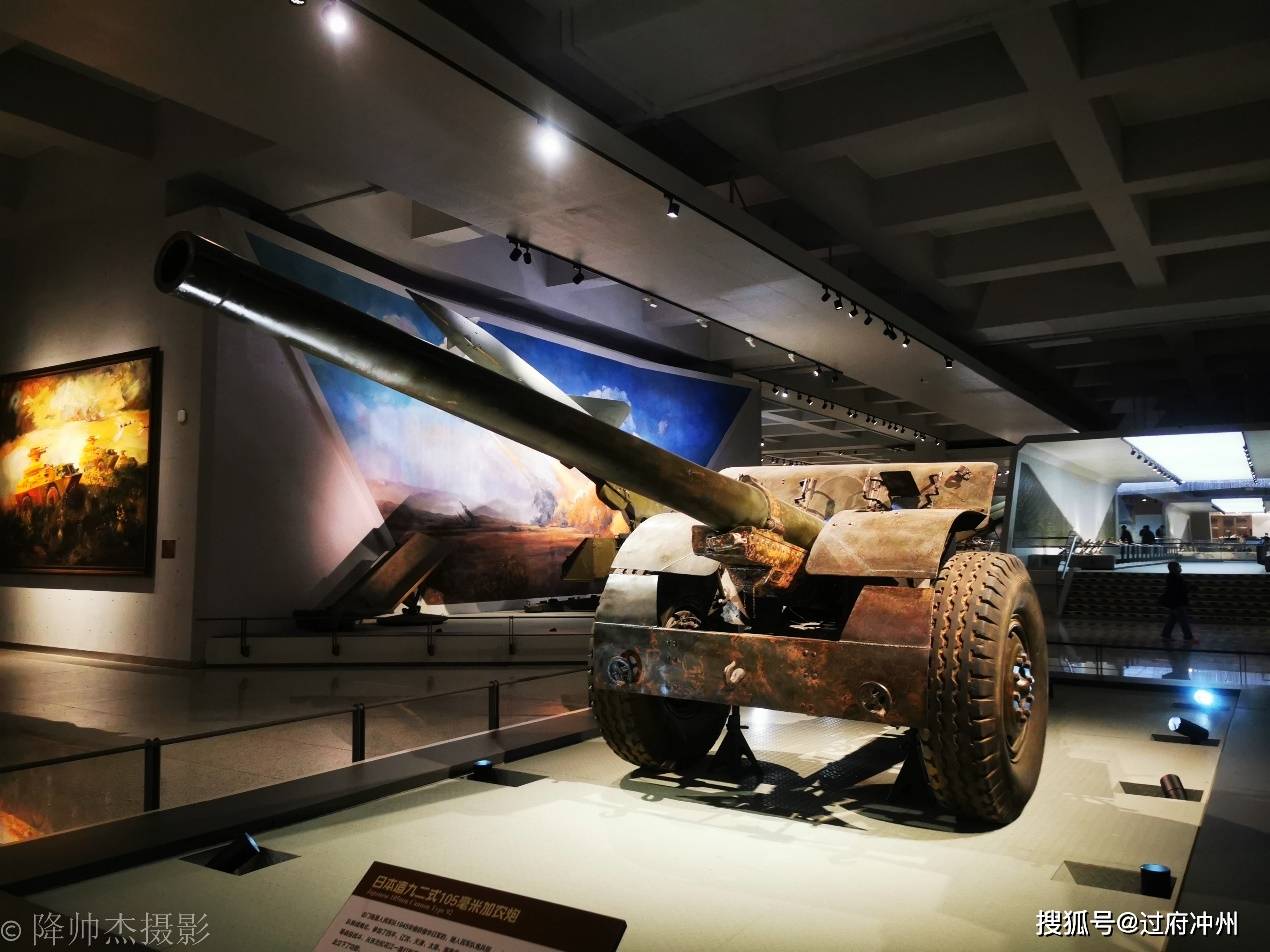 军事博物馆:大厅展览战斗机,珍藏各种枪支,能看"功臣号"坦克
