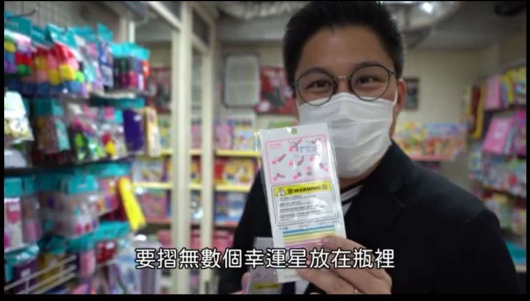 霍启刚带郭晶晶给儿子买文具 分享撩妹神技:就这样追到郭晶晶