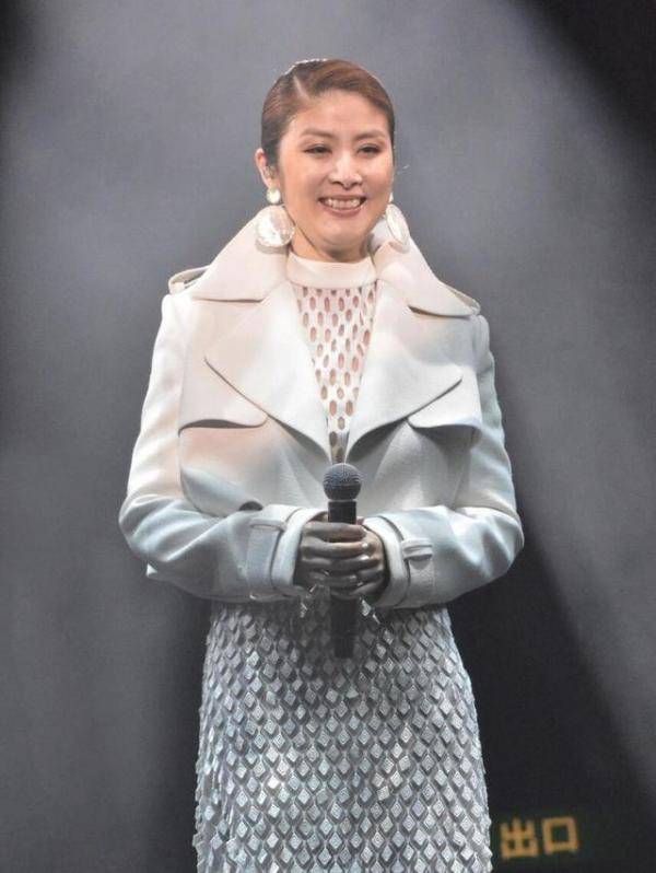 外套|终于领略到陈慧琳的美，就算穿着朴素不修图，依旧美的让人心动