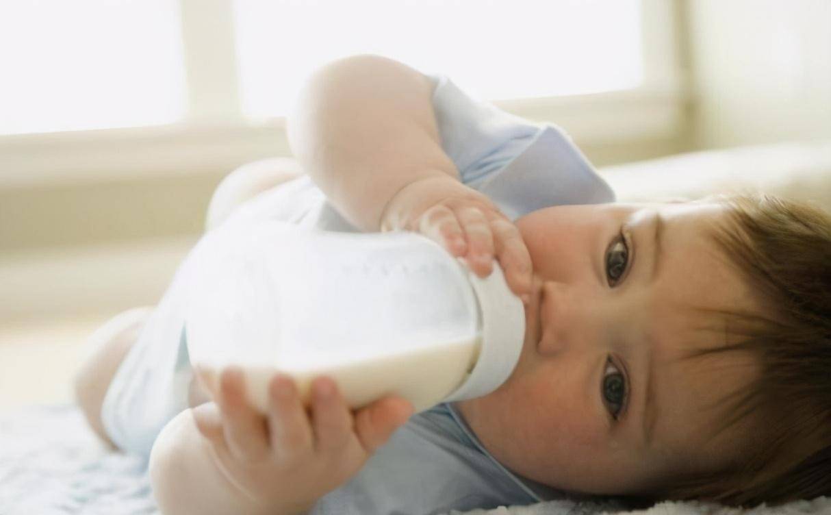 如何给婴儿冲奶粉