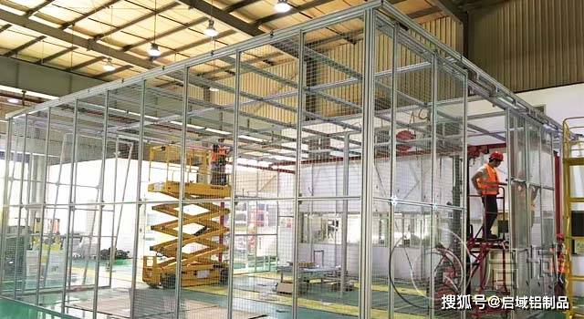 铝型材安全围栏成品都采用铝型材配件紧固件连接,安装方式简单,拆卸
