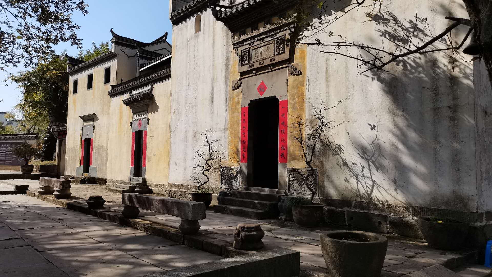 安徽最“牛”古村，号称江南第一村，四根破旧柱子竟然价值12亿_罗东舒