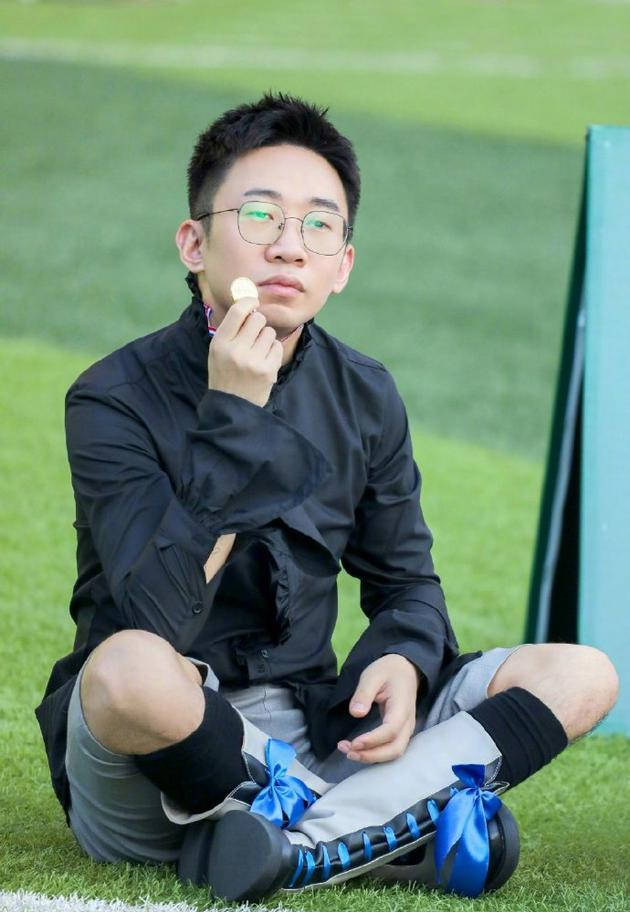 杨迪再次回应保安大哥：别用盒饭手动打码 我都