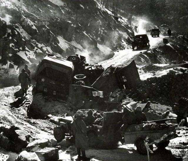 志愿军炮兵班长，舍命开炮当场牺牲，美军阵地