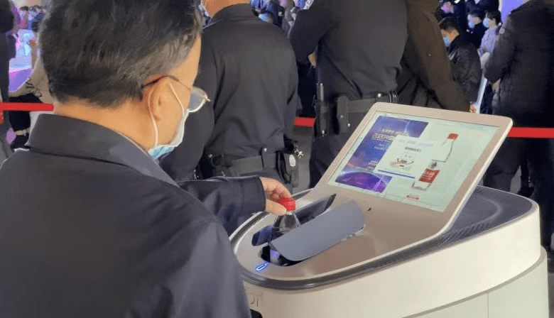 《输出智慧会展解决方案，猎户星空机器人成中国科幻大会焦点》