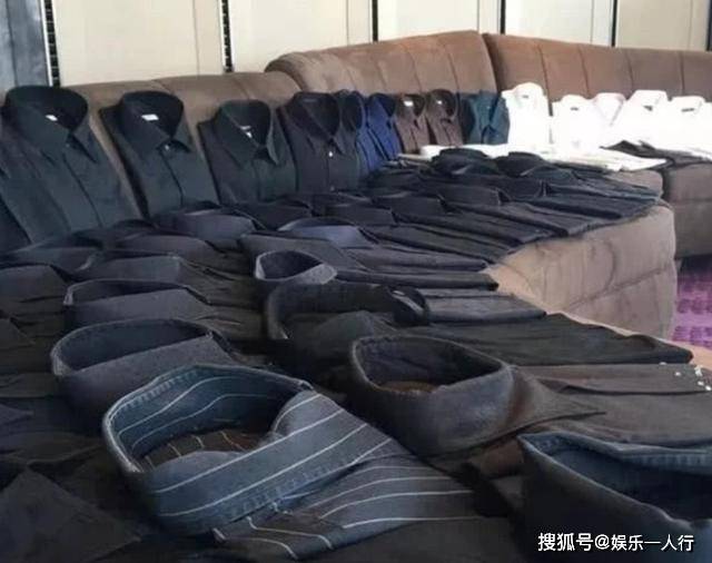 带你看看胡兵的豪宅,不愧是首席男模,客厅沙发都是用来放西装的