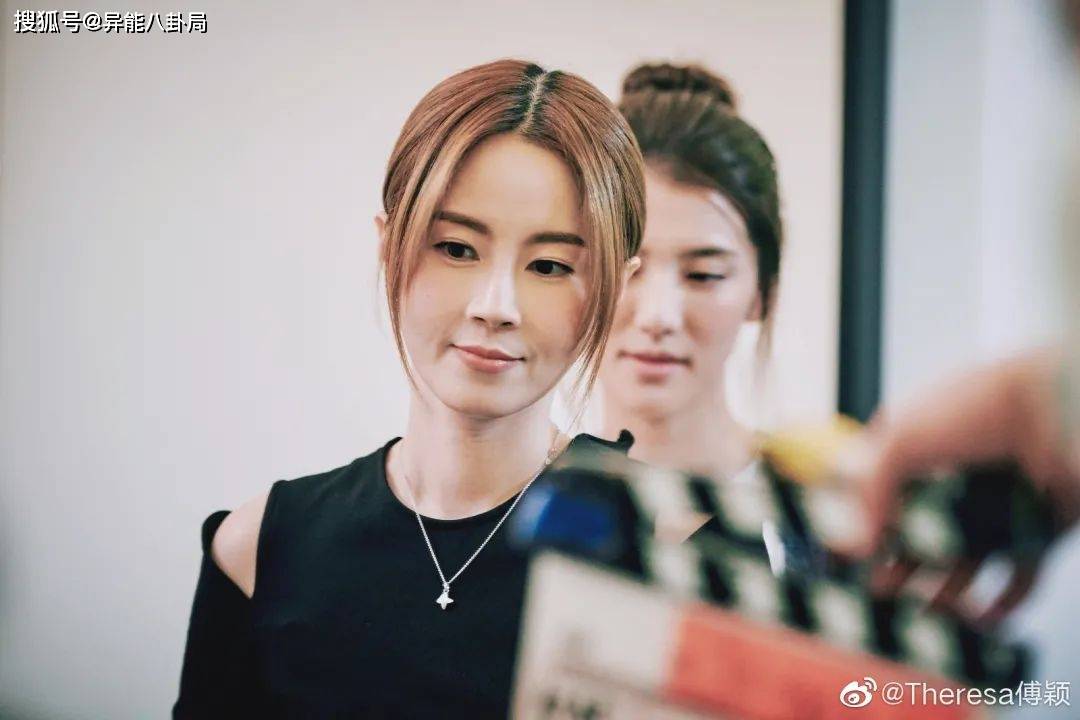 更何况,这次电视剧主演里边,还有老公倪震的众多绯闻女友之一的傅颖.