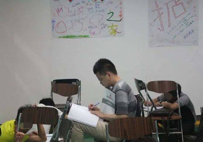 “我这个打工人，和身价一亿的女友分手了”