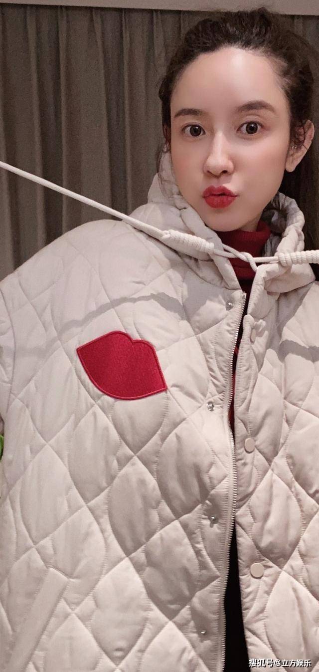 少女|互相比美？董花花晒背身照宛如少女，张大奕忙事业发际线感人