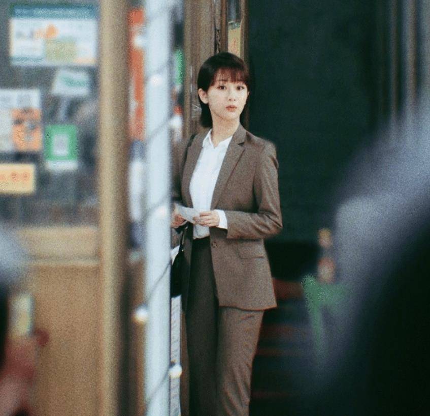 杨紫最新路透造型曝光 1b67017946f945d69f4bc155705d9945.jpeg