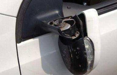 车停路边被撞是先报警还是先报保险?如果搞错 一分车险都拿不到-AG亚娱集团(图4)
车停路边被撞是先报警还是先报保险?如果搞错 一分车险都拿不到-AG亚娱集团(图4)