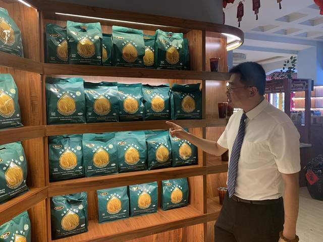 快手|“存在感很低”的快手电商，正在再造一个快手