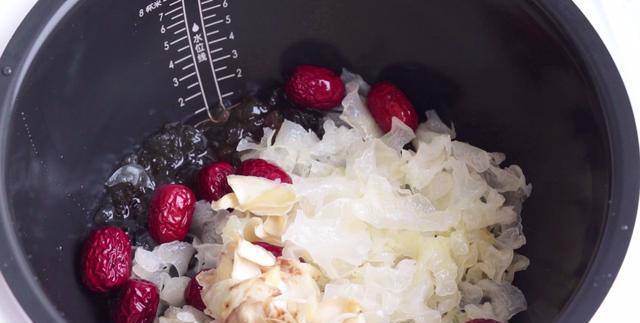 银耳怎么出胶最快最好 298d2faf2da84011b9f6a046f105ee19.jpeg