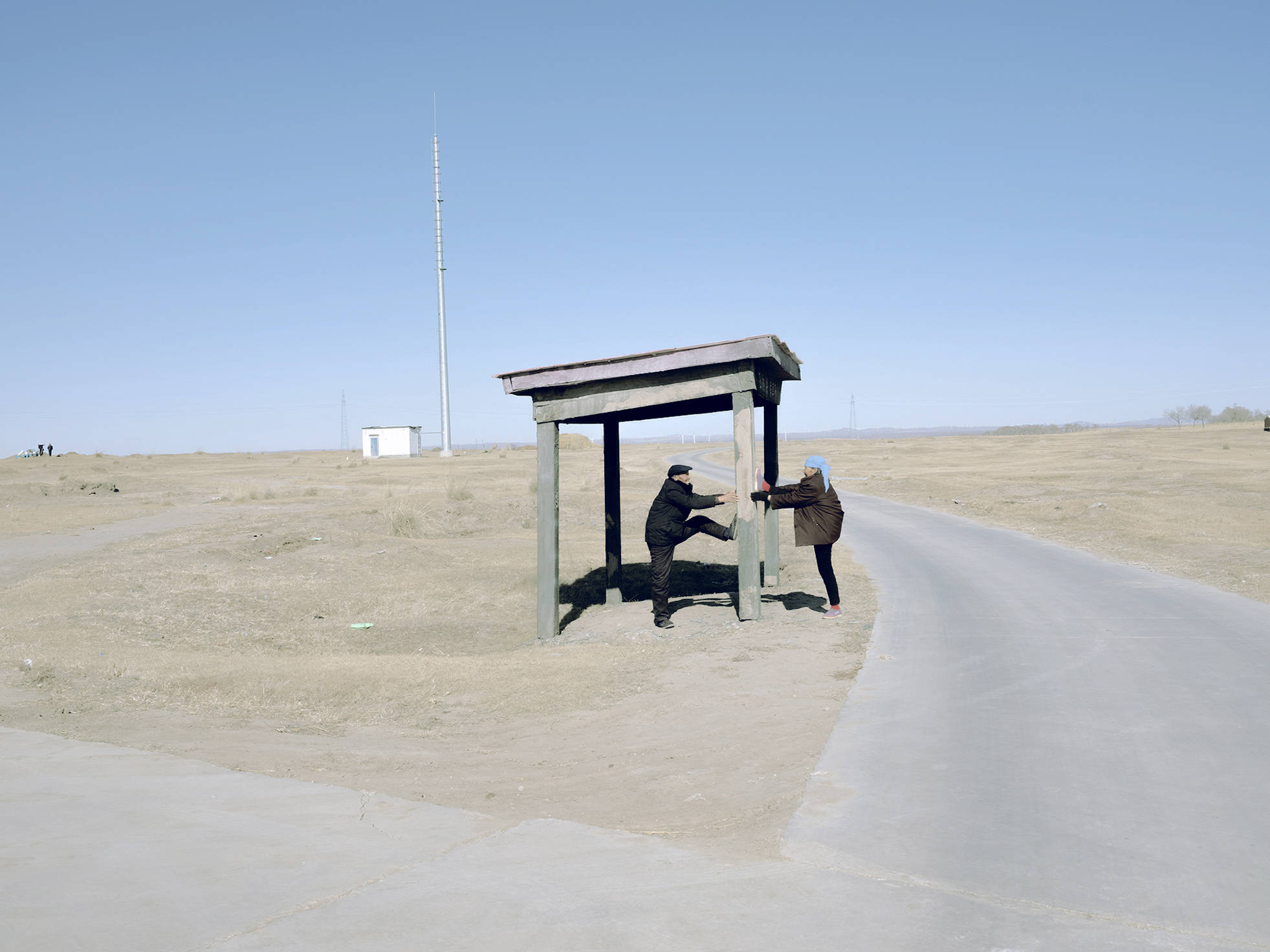 瑜伽进村：八旬老太徒手倒立