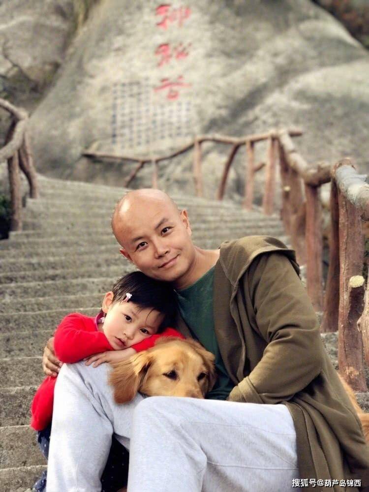 乐嘉三次婚姻,三任老婆个个貌美如花,小女儿照片曝光