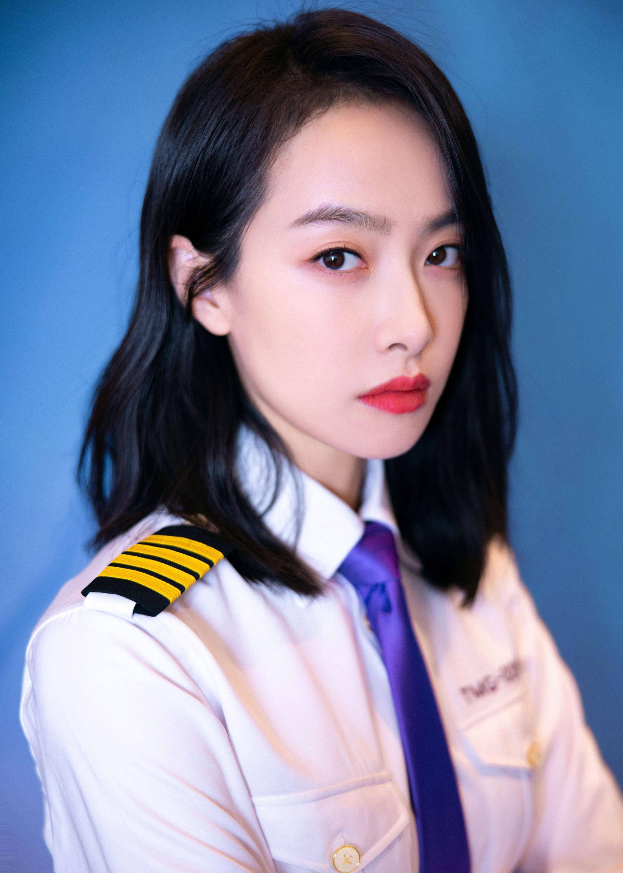 宋茜穿机长制服帅气亮相双11晚会 开飞机出场壕高能_手机搜狐网