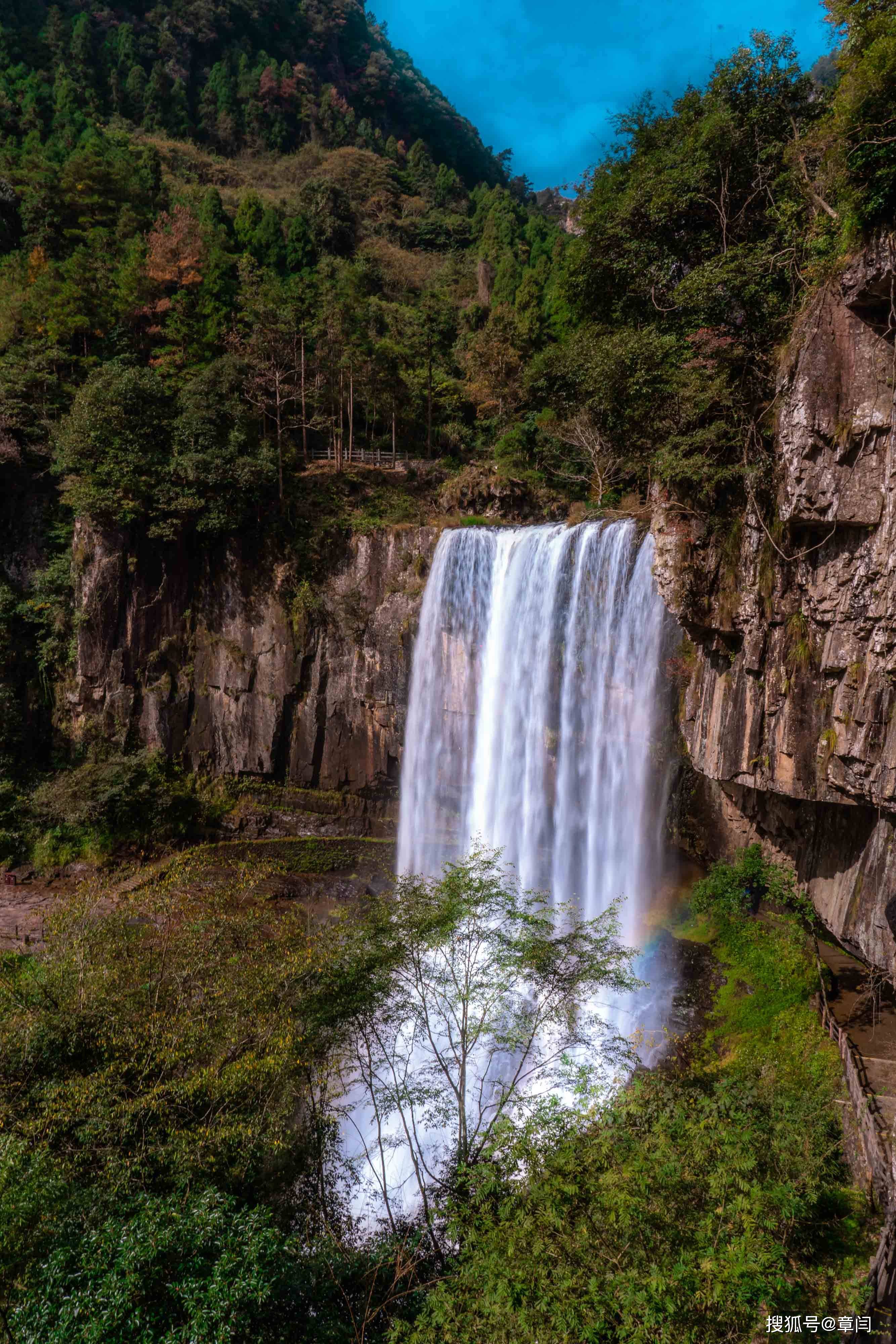 浙江最神奇的瀑布景观，温州文成百丈漈 落差高达272米_中国