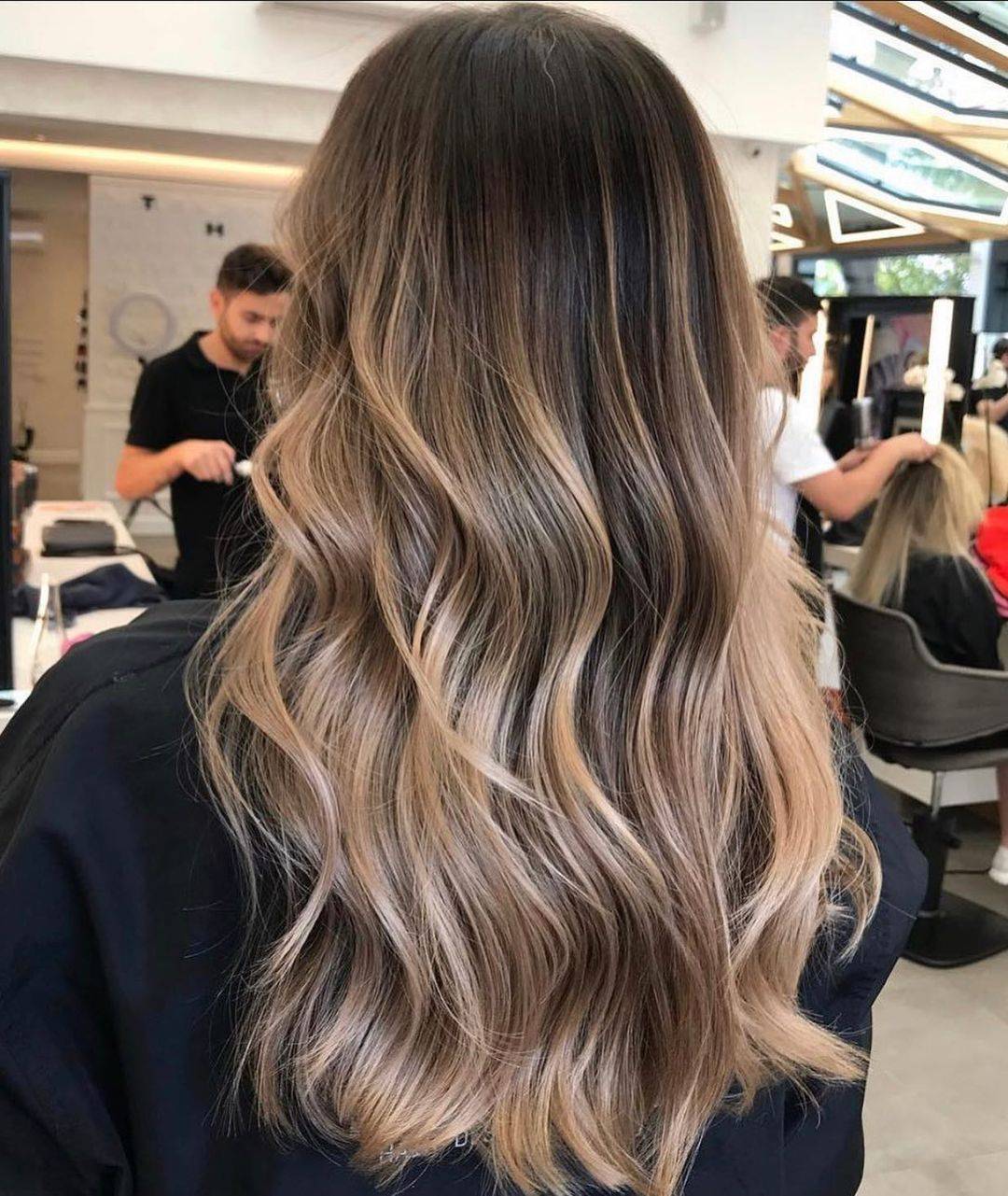 原创新时尚发型17款送给大家,越看越完美,蓬松时尚显高级