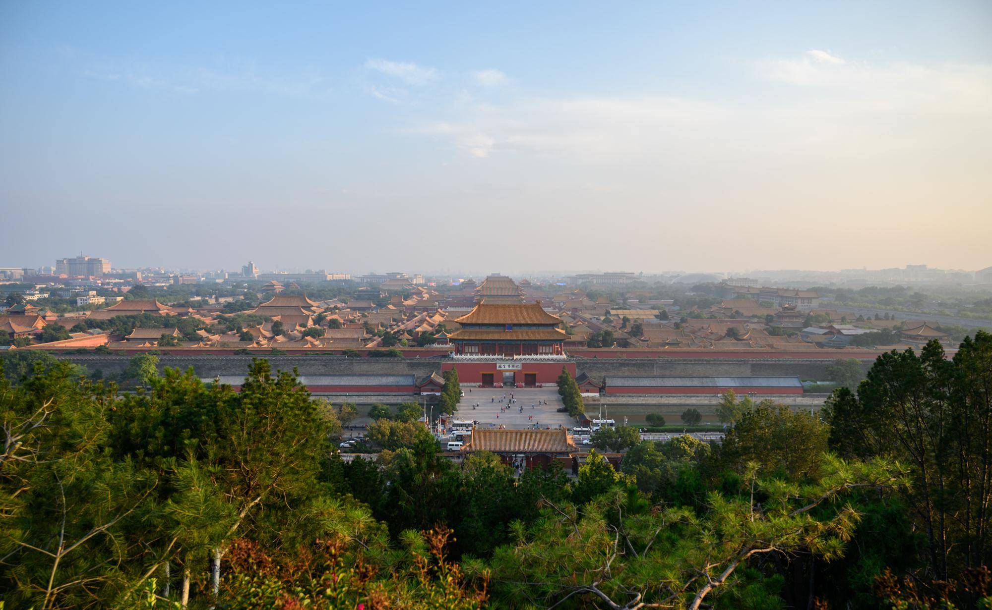 原创登上景山公园,俯瞰北京故宫,这个视角下的紫禁城真的太美了