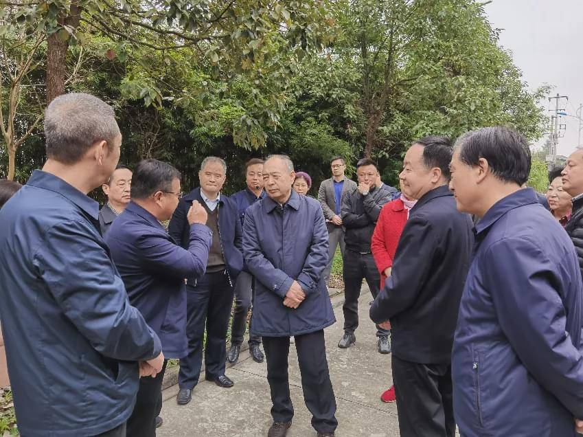 省人大副主任梁宏贤到城固县检查生态环保工作