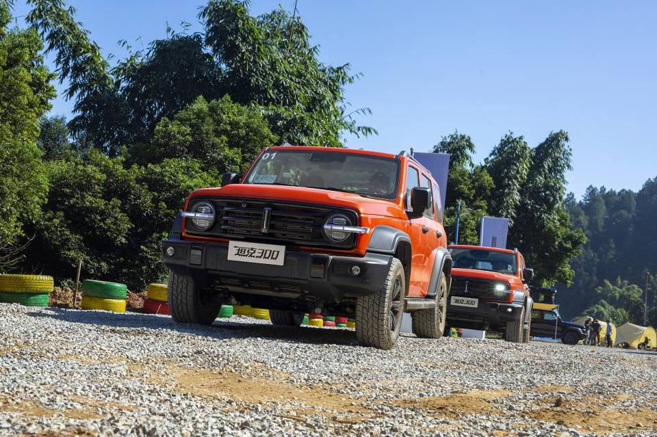 三大越野利器+非承载式车身赋能，wey坦克300真·越野硬汉