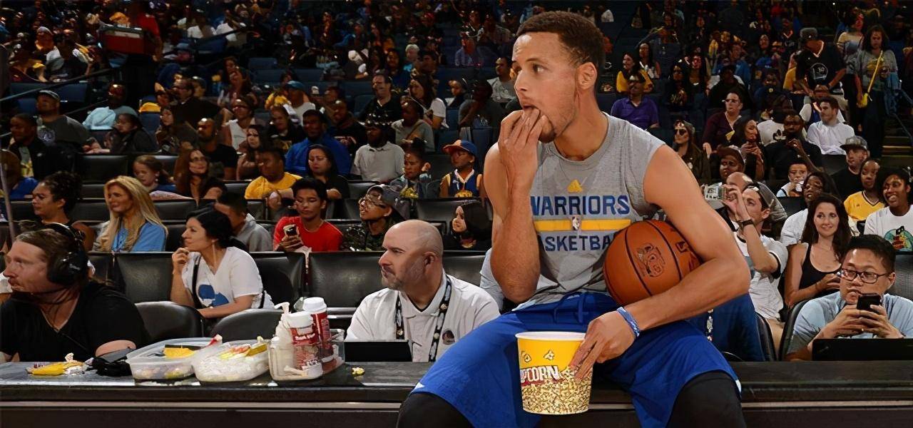 nba球员也吃垃圾食品詹姆斯自律被夸大库里最爱的是爆米花