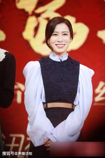 唐嫣与大8岁的佘诗曼同台被碾压,瘦得只剩骨架