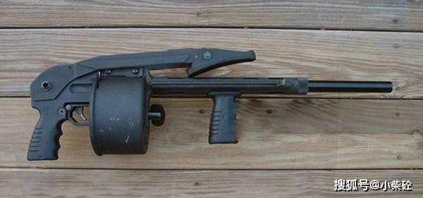 南非,打击者突击霰弹枪它是美国开发的一款全自动型突击霰弹枪,同时
