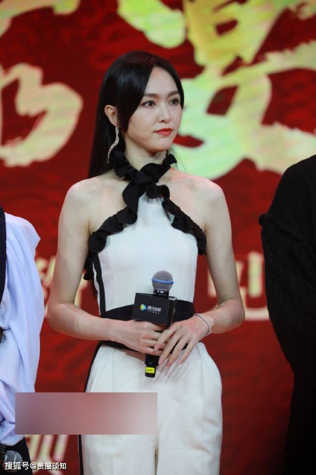 唐嫣与大8岁的佘诗曼同台被碾压,瘦得只剩骨架
