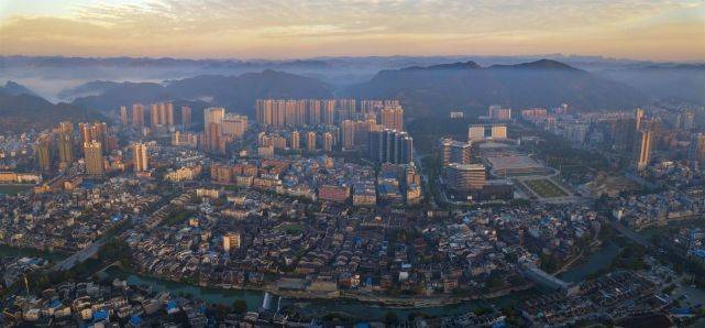 曲靖市哪个县人口最少_曲靖市初中学校哪个好