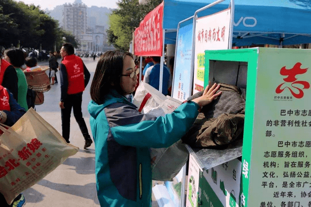 父母|父母先做好这几点，切勿图小利吃大亏孩子穿旧衣服之前