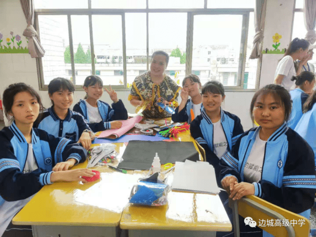 封面人物记边城高级中学心理健康教育教师田儒慧