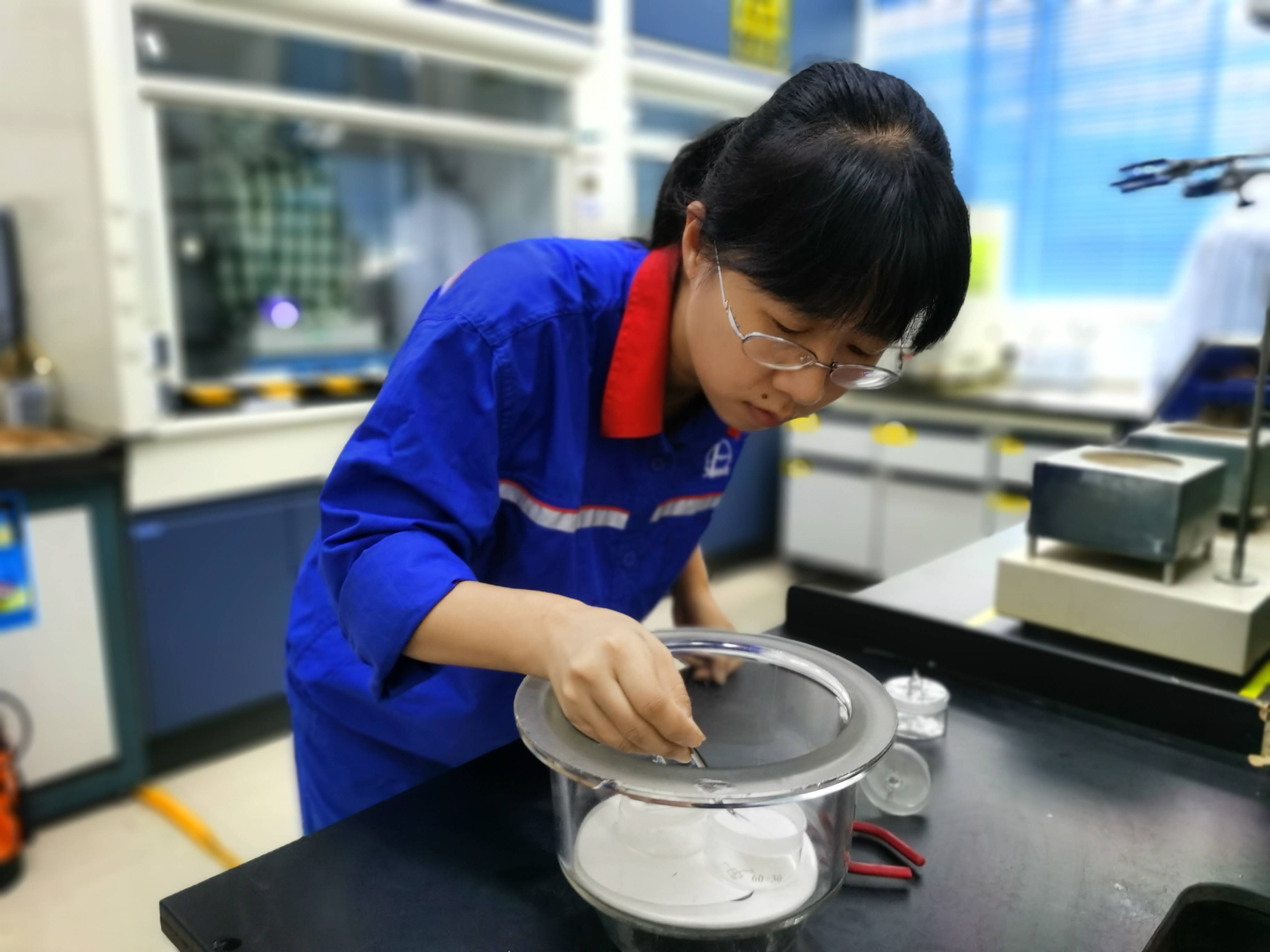 为进一步提高员工的质量意识,新余石油安数部,质检室,县(区)公司,油库