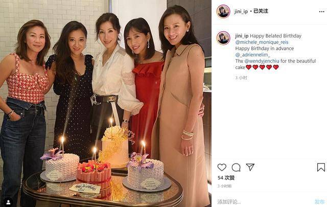 李嘉欣与侄媳同框，同为豪门许家媳妇，一个明
