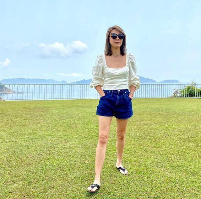 李嘉欣与侄媳同框，同为豪门许家媳妇，一个明