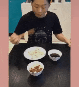 原创每日一笑小伙今天不对劲吃了一整瓶醋酸死了