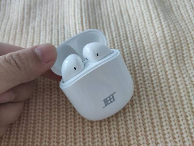 苹果能用的蓝牙耳机一百左右推荐 afc7cb66c28e47eba8314ba7ca3e8b78.jpeg