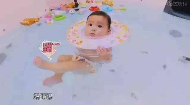 婴儿怎么戴脖圈 2b3e202353ae495b97742d3b05b5d451.jpeg