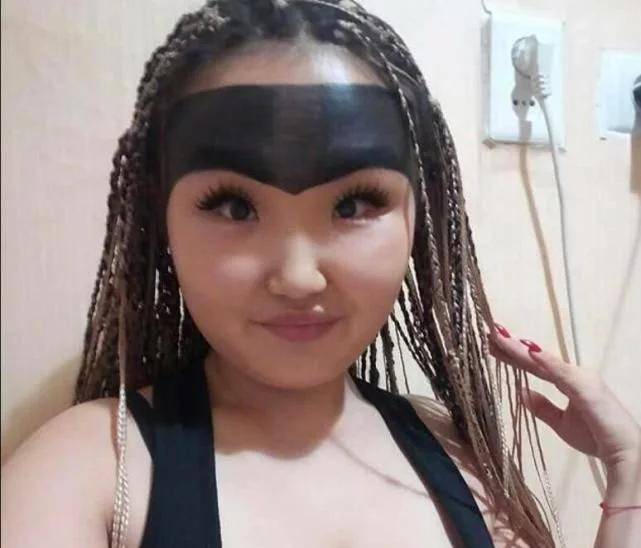 女孩|当年痴迷“粗眉”的女孩，眉毛宽占了半个额头，如今她怎么样了