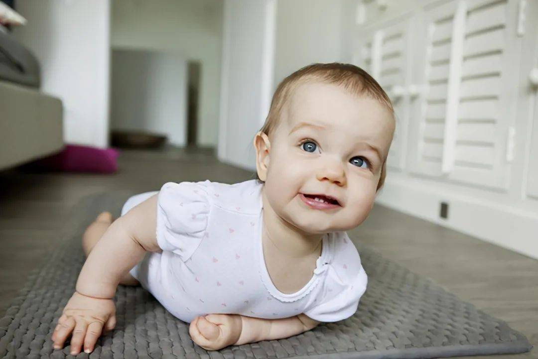 怎么教小孩子爬行 e5f99950ff814c41a94472b3a81b4a75.jpeg