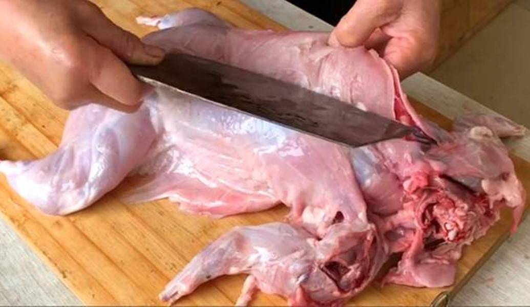 天冷了，兔肉再贵也要吃，兔肉比鸡鸭肉便宜，比牛羊肉滋补，太香了
